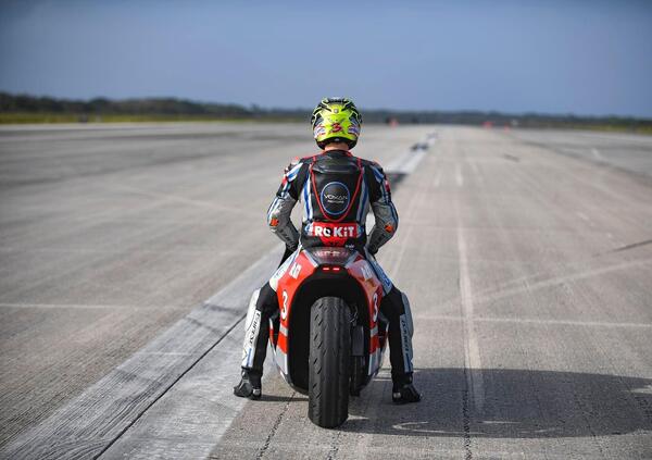 [VIDEO] Max Biaggi stabilisce un nuovo record di velocit&agrave;: a 456 Km/h in una base della Nasa