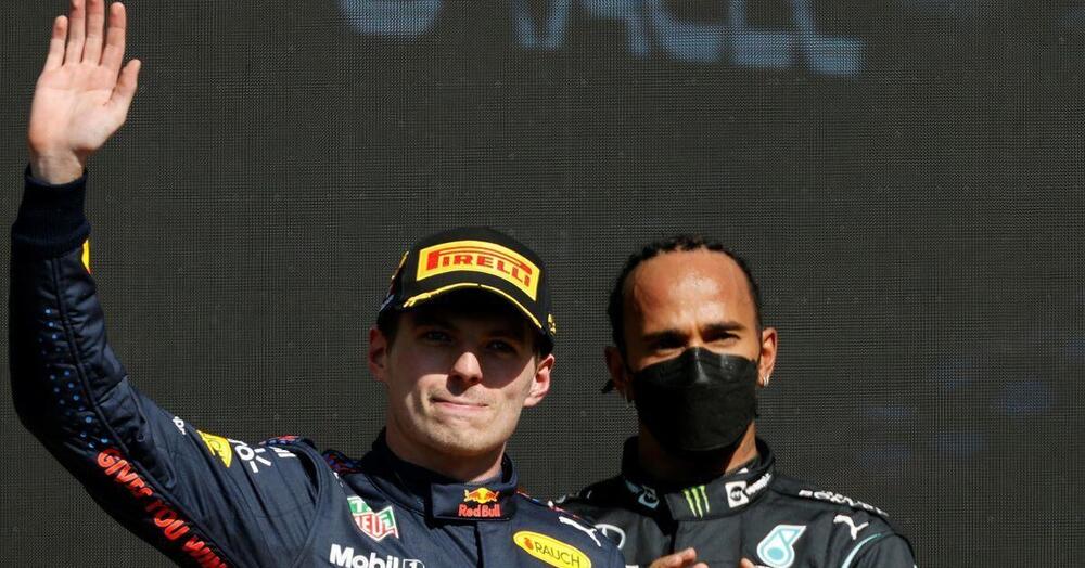 Hamilton-Verstappen, la sfida &egrave; totale tra case e auto di lusso, donne famose e animali curiosi