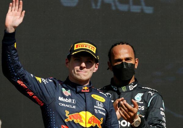 Hamilton-Verstappen, la sfida &egrave; totale tra case e auto di lusso, donne famose e animali curiosi