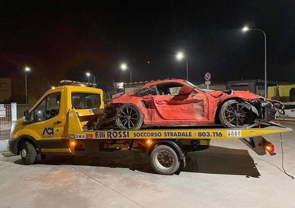 Inspiegabile schianto con la Porsche a 240Km/h: muore noto imprenditore e pilota bresciano