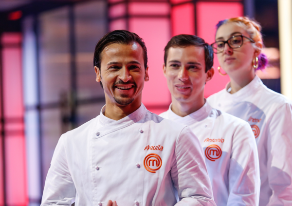 Al via MasterChef con l&#039;ironia di Francesco Aquila: &quot;Giudici, posso fare il quarto chef?&quot;