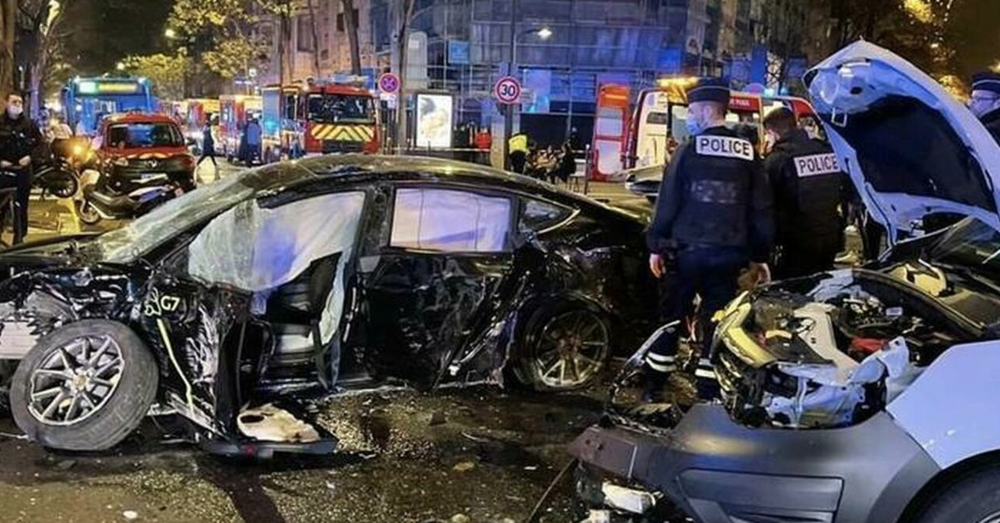 Taxi Tesla fuori controllo uccide una persona e ne ferisce altre venti: sospese le Model 3 [VIDEO]