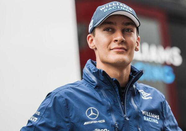 George Russell contro la FIA, il pubblico lo attacca: &quot;Adesso che le regole vanno contro la tua squadra ti lamenti&quot;