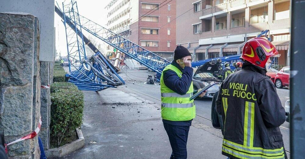 Ecco gli attimi successivi al crollo della gru. Uomini sotto le macerie, rabbia e disperazione [VIDEO]