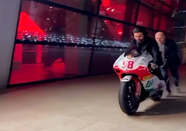 Mattia Pasini, in occasione della proiezione di &ldquo;Sic&rdquo;, riaccende la Gilera 250 e il ricordo di Marco Simoncelli [VIDEO]