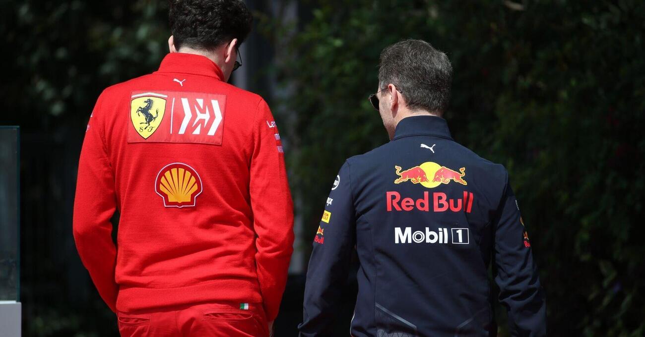 Horner scherza sulla Ferrari nel 2022: &quot;Un team di met&agrave; classifica che sorprende tutti&quot;