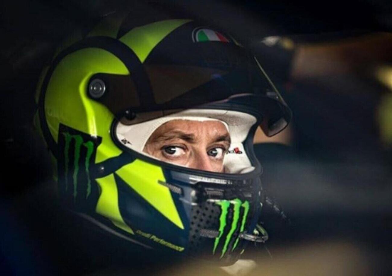 Valentino Rossi alla 12 Ore del Golfo con la Ferrari: ecco come seguire la diretta