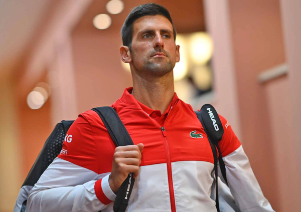 Il paradosso di Nole: numero uno e (incolpevole) &ldquo;cattivo maestro&rdquo;. La sua esenzione medica dal vaccino (se confermata) sar&agrave; un precedente per tutti gli sportivi?