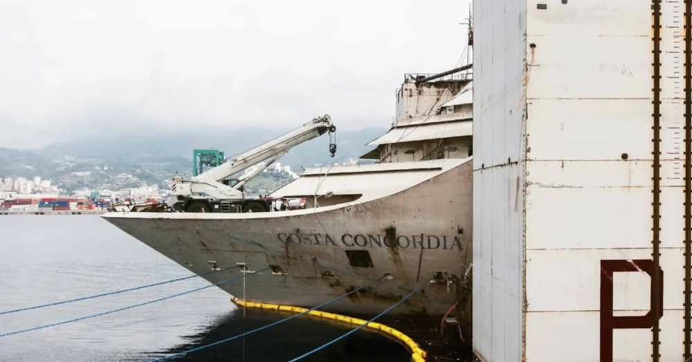 Il Dito di Dio: relitto della bruttezza umana a 10 anni dalla tragedia della Costa Concordia