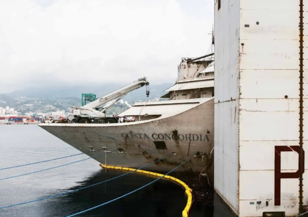 Il Dito di Dio: relitto della bruttezza umana a 10 anni dalla tragedia della Costa Concordia