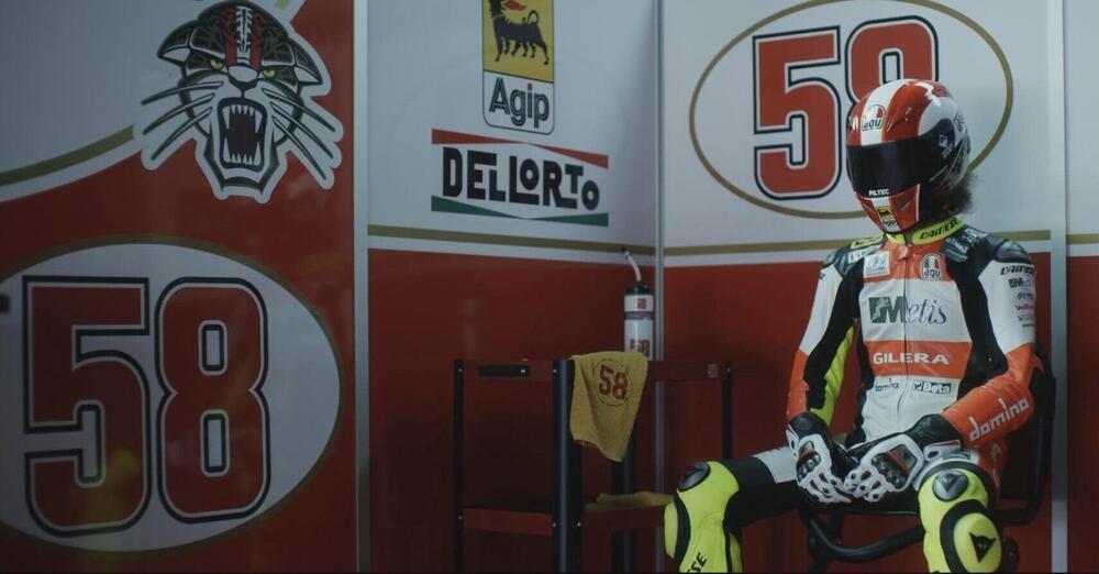 Marco Simoncelli, all&rsquo;asta le tute e i caschi impiegati nel docufilm SIC