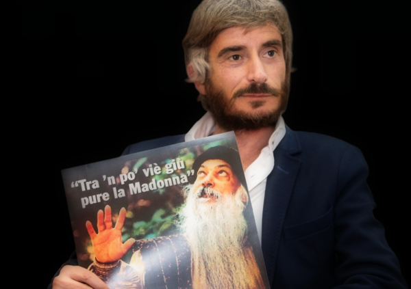 Palmaroli (Le pi&ugrave; belle frasi di Osho): &ldquo;Berlusconi al Quirinale sarebbe meraviglioso. La Meloni &egrave; simpaticissima. Renzi &egrave; un fenomeno&rdquo;. E Scanzi? &ldquo;Al suo posto mi farei vedere da uno bravo&rdquo;