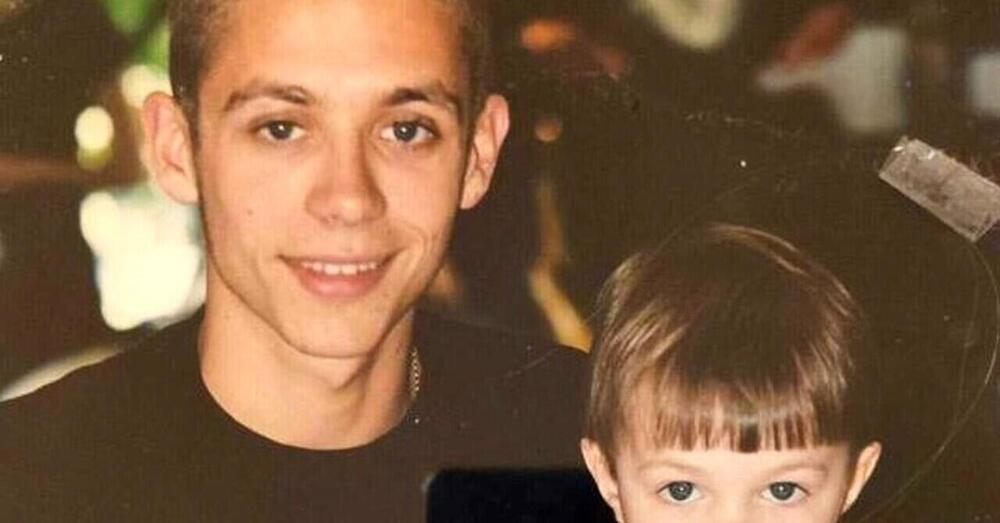 Sei morto a 25 anni, avevi due figli e una moglie che chiede un po&rsquo; di leggerezza a Valentino Rossi