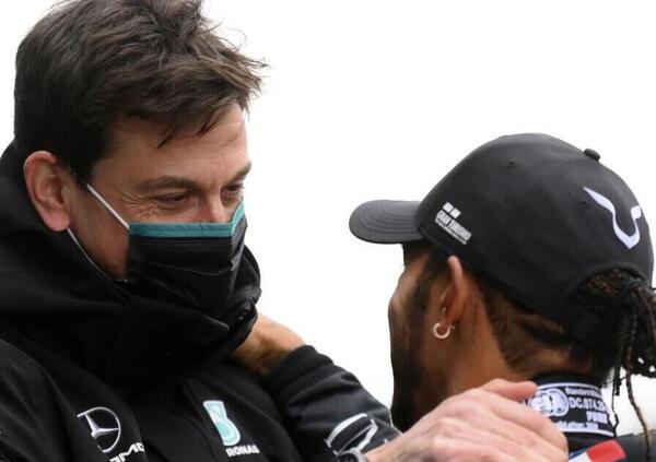 Toto Wolff sul ritiro di Lewis Hamilton: &ldquo;Un atto d&#039;accusa verso la Formula 1&rdquo;