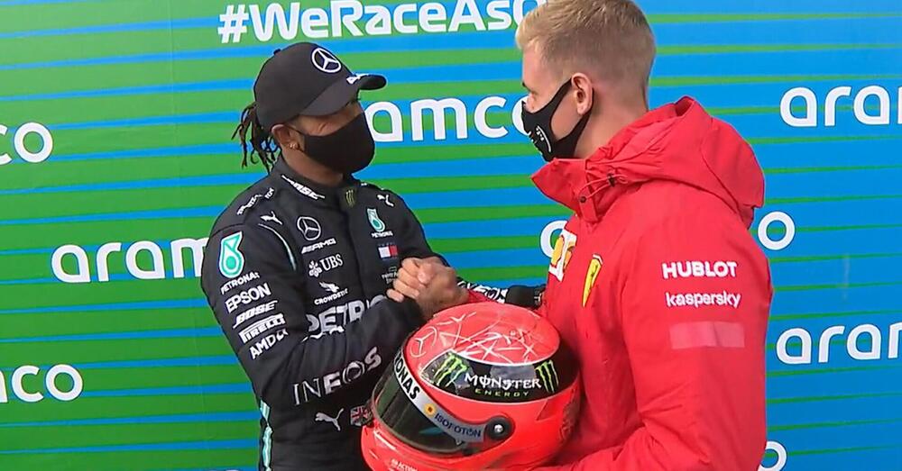 Mick Schumacher difende Hamilton: &ldquo;Possono parlare soltanto lui e Bottas, gli altri...&rdquo;