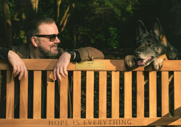 After Life di Ricky Gervais su Netflix? Che delusione! (Ma nessuno ha il coraggio di dirlo)