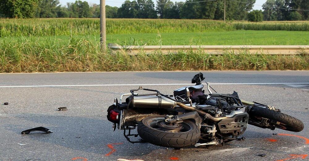 Esce dalla quarantena per soccorrere un motociclista: multata. Salvini insorge: &quot;Gliela paghiamo noi&quot;