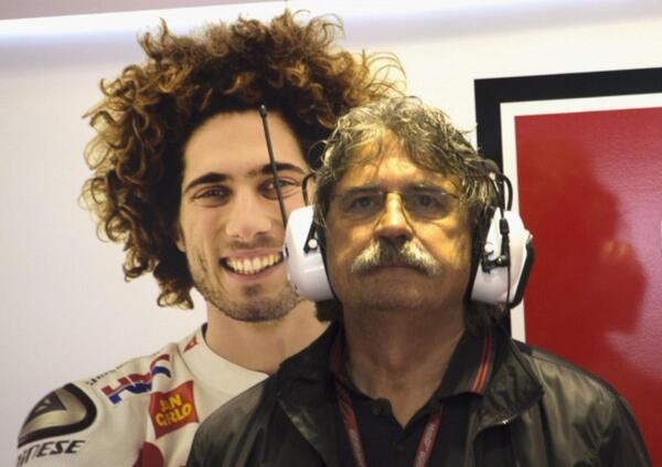 Vede il Sic e esce dal coma, Paolo Simoncelli: &ldquo;Mi ha fatto inca**are&rdquo;. E sulla MotoGP: &ldquo;Sembrano tutti depressi&rdquo;