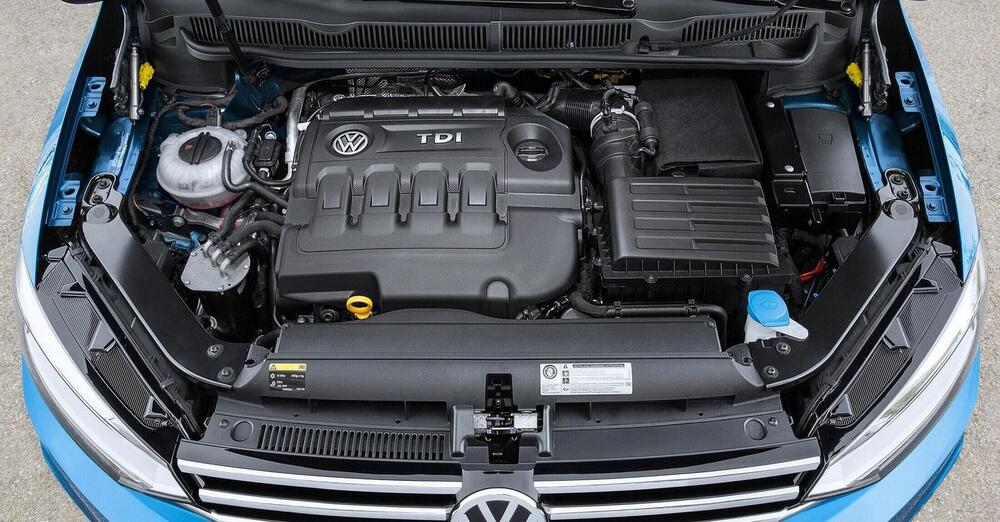 Solo auto elettriche e addio al motore termico? &ldquo;Semplicemente impossibile&rdquo;, per il capo della Volkswagen. E anche Bmw e Stellantis lavorano a nuovi propulsori a benzina e diesel