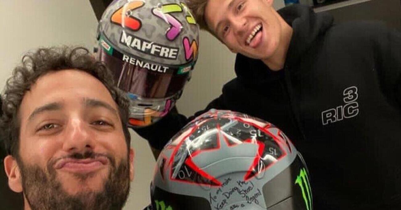 Quartararo mostra (per sbaglio) la collezione di caschi di F1 da sogno: ecco tutti i modelli firmati
