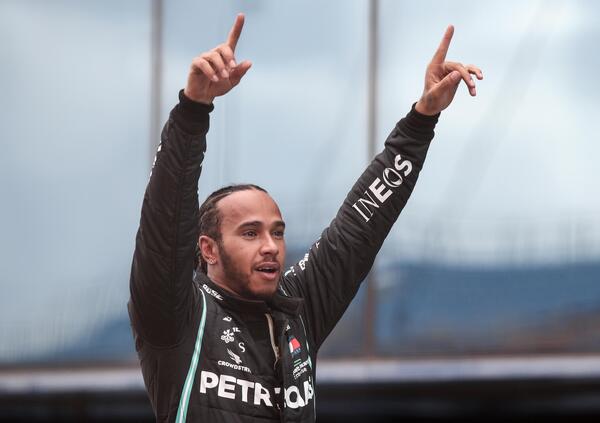 L&#039;ultima persona ad aver intervistato Hamilton rassicura: &quot;Nel 2022 ci sar&agrave;&quot;