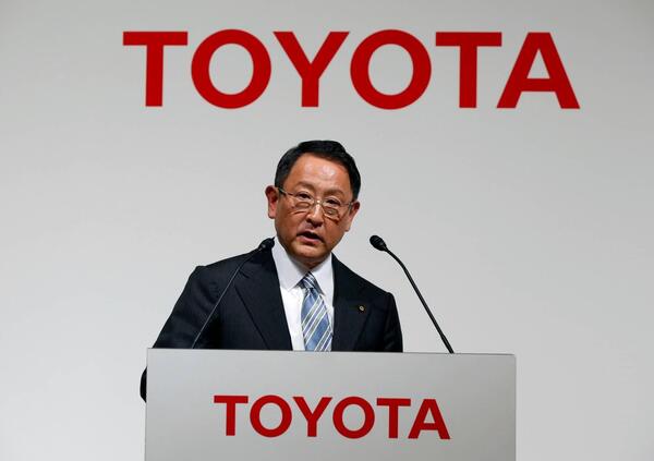 Akio Toyoda (Toyota): &ldquo;Se tutti guidassimo auto elettriche il sistema collasserebbe&rdquo;