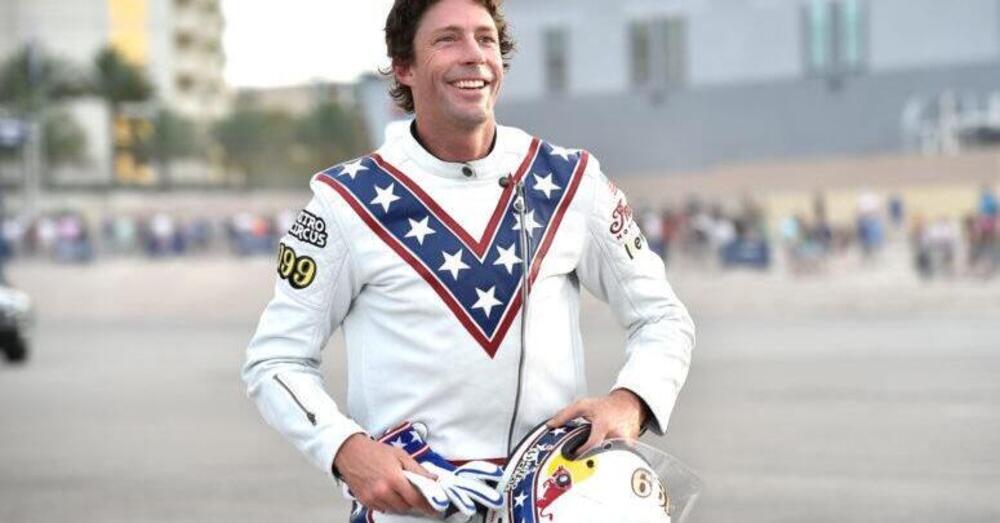 Incidente shock per Travis Pastrana: si lancia nel vuoto ma il paracadute non si apre [VIDEO]