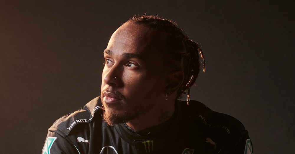 La Red Bull attacca Lewis Hamilton: &ldquo;La sua &egrave; tutta una finta, ecco perch&eacute;&rdquo;