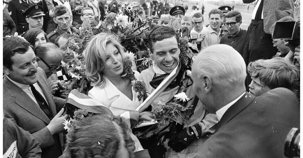 Monica Vitti, il bacio a Jim Clark e la trasgressione che non c&#039;&egrave; pi&ugrave;