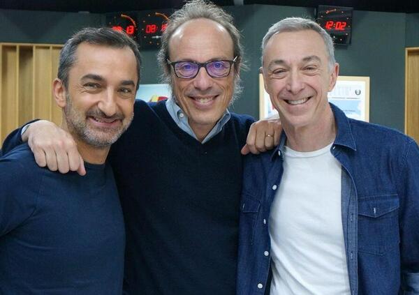 Guido Meda fa gli auguri a Radio Deejay che porta in radio la MotoGP