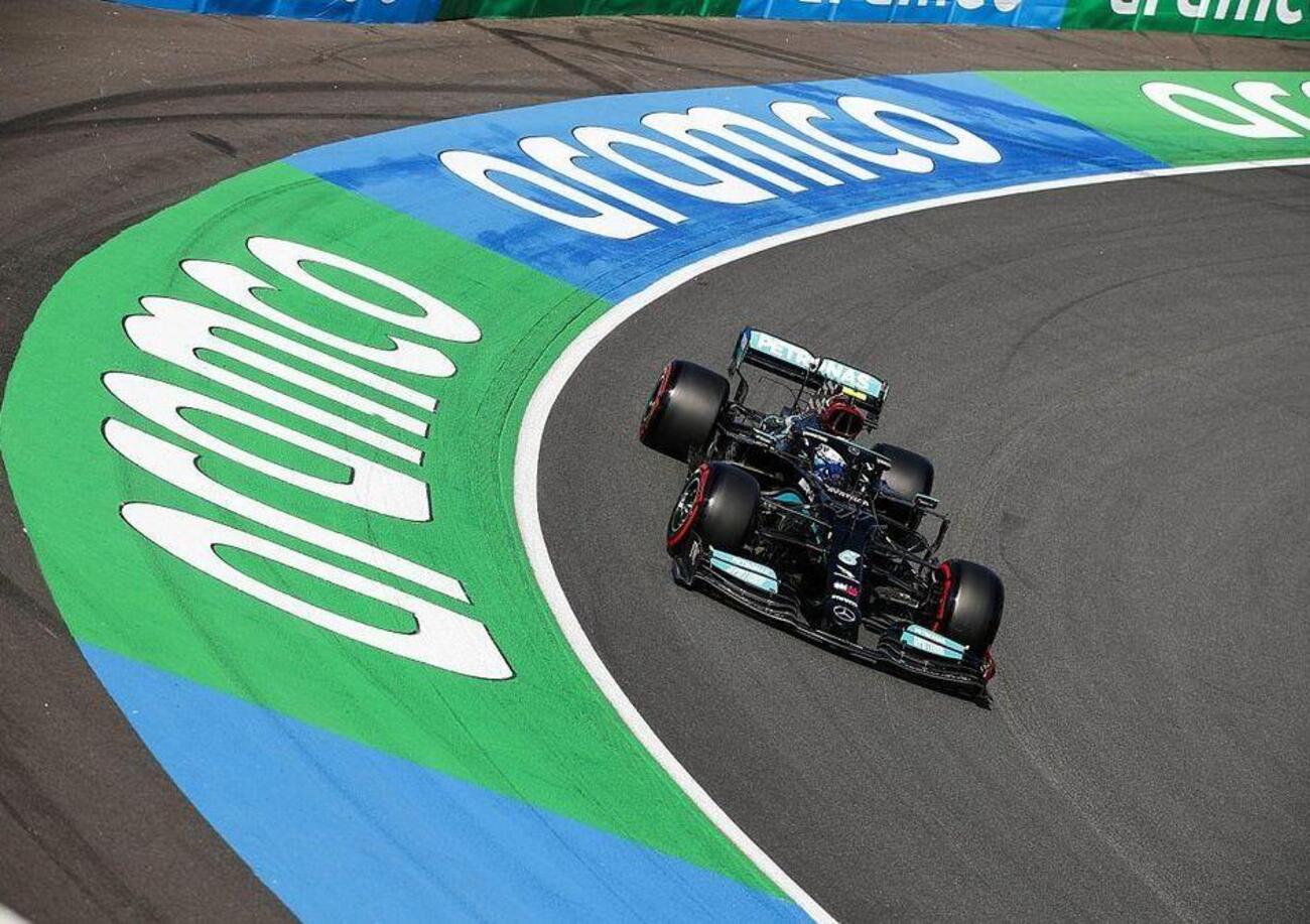 Aramco (quella vera) ha raddoppiato le ruote: da Valentino Rossi (per finta) alla F1 con Aston Martin