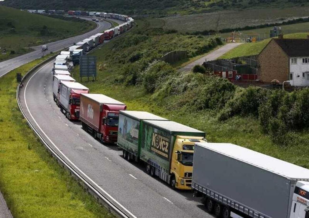 Aumenti del carburante, lo stop dei camion &egrave; vicino: &ldquo;Rischio di manifestazioni fuori controllo&rdquo;