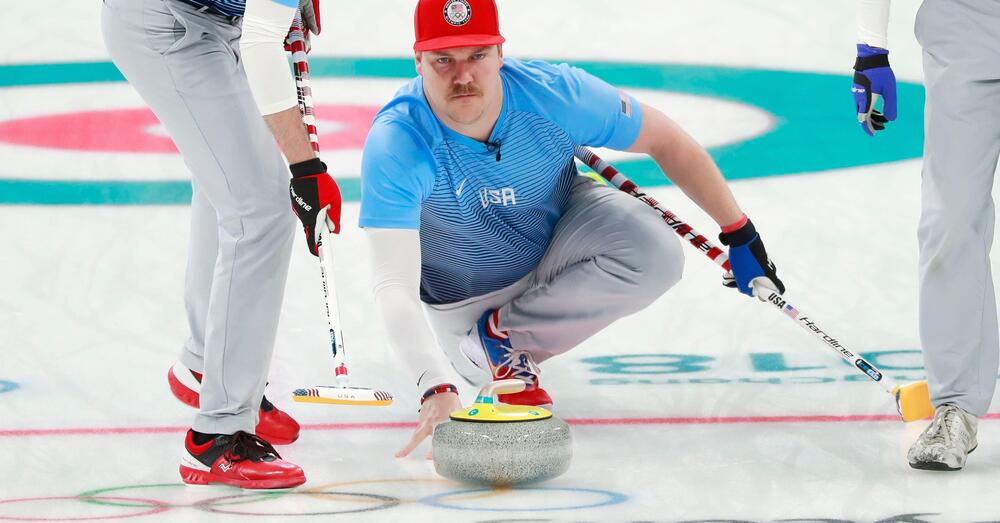 Tutti pazzi per il curling, ma Carlo Vanzini esagera: &quot;C&#039;&egrave; Valtteri Bottas sul ghiaccio&quot;