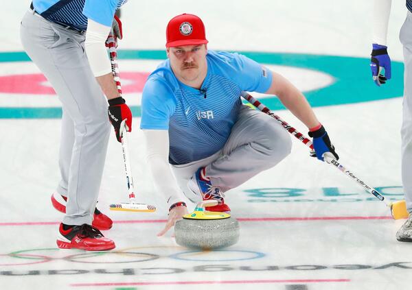 Tutti pazzi per il curling, ma Carlo Vanzini esagera: &quot;C&#039;&egrave; Valtteri Bottas sul ghiaccio&quot;