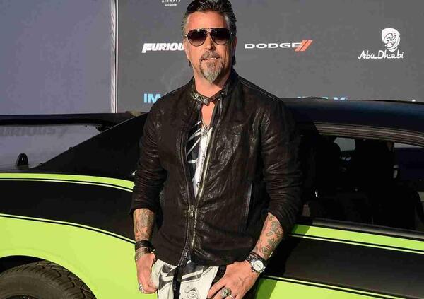 Richard Rawlings fa le cose per bene: il Gas Monkey Garage al Tourist Trophy con la BMW M1000RR di Peter Hickman