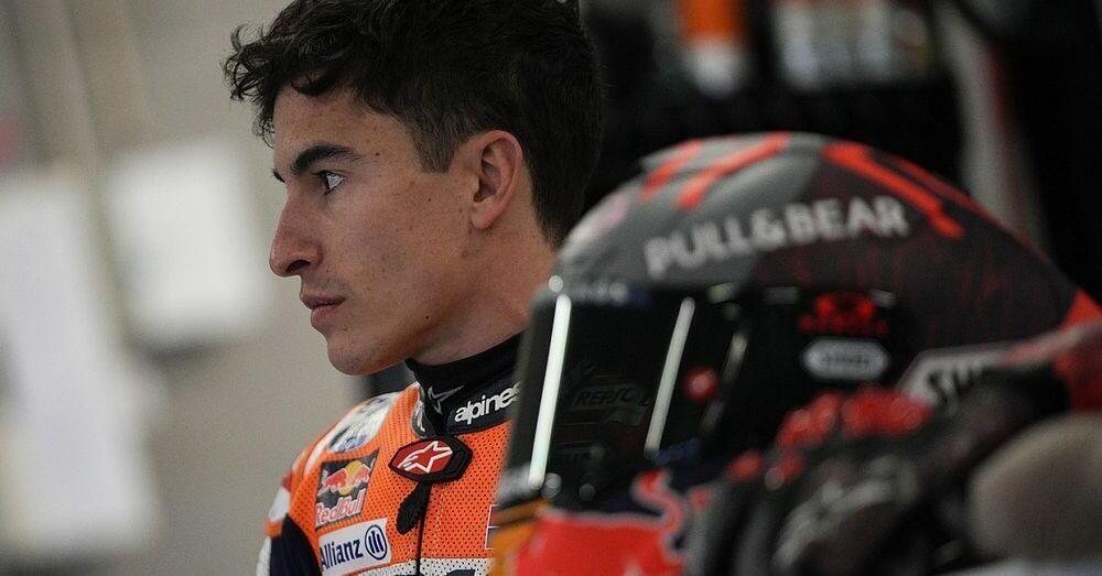 Marc Marquez: &quot;Ho ancora tanto dolore&quot;. Ma i rischi se li prende anche da fermo: ecco il video che lo dimostra