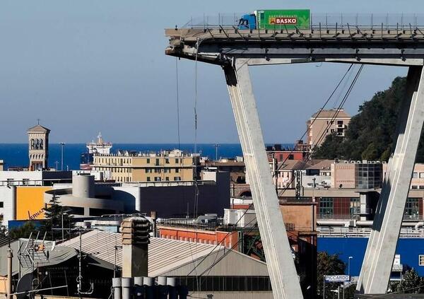 &ldquo;Il ponte Morandi era una bomba a orologeria&rdquo;: chiesto il processo per Autostrade e 59 imputati