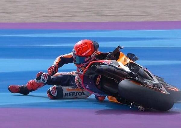 La caduta di Marc Marquez che gli ha impedito di puntare al podio la domenica in Qatar [VIDEO]