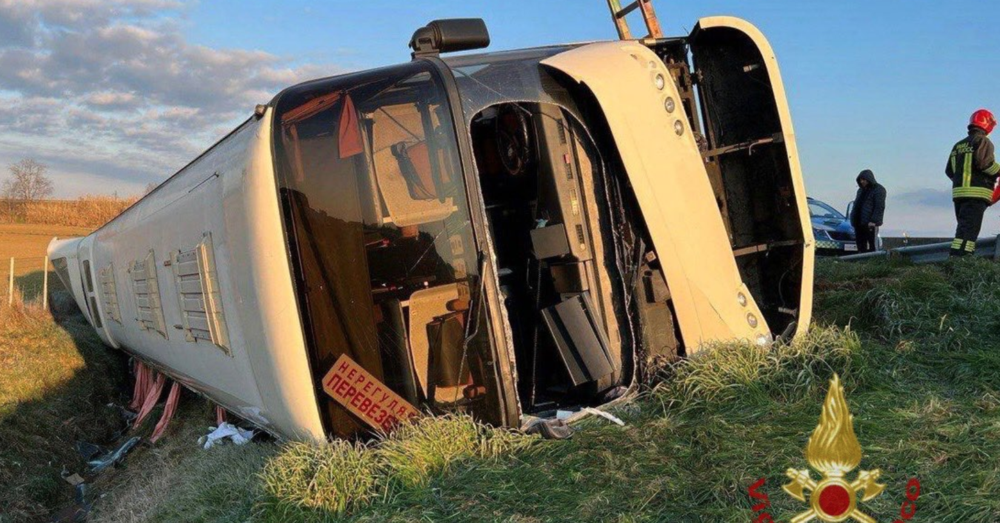 Incidente mortale sulla A14: pullman con a bordo profughi ucraini esce di strada [FOTO]