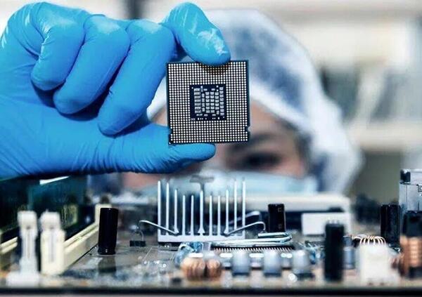 Esplode il &ldquo;chippageddon&rdquo;. Dall&rsquo;automotive agli smartphone: la crisi dei chip &egrave; pi&ugrave; seria del previsto