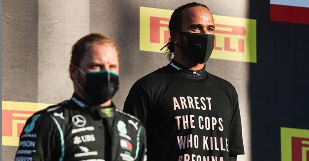 Vi piacevano le magliette-slogan di Lewis Hamilton? Scordatevele, da oggi sono vietate