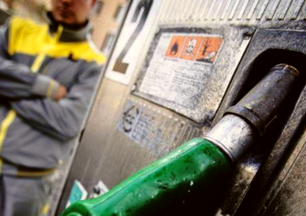 Ecco come nasce il prezzo di benzina e gasolio e perch&eacute; &egrave; impossibile fermare la speculazione: &ldquo;Che non nasce in Italia e probabilmente neanche in Europa&rdquo;