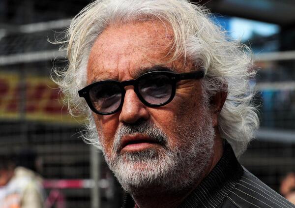 Briatore torna in Formula 1, la fotografia &ldquo;nostalgica&rdquo; in Bahrain che fa impazzire i fans