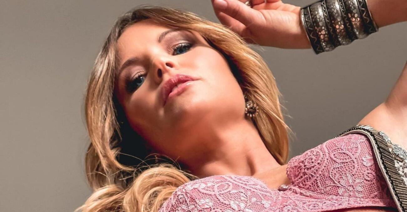 Irene Saderini in Triumph, ma non &egrave; la moto: &ldquo;Eccomi qui, 36 anni in mutande&rdquo;