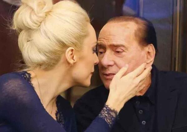 Berlusconi pap&agrave;? Il gossip di Alessi su MOW fa impazzire tutti, anche Twitter: ecco l&#039;hashtag #Cinegravidanza