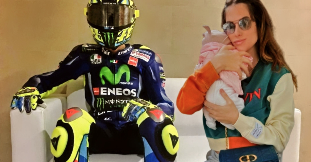 Valentino svela tutti gli aneddoti sul ritiro: &ldquo;Ho guardato la MotoGP con Giulietta in braccio e ho pensato &laquo;che cu*o non essere in pista&hellip;&raquo;&rdquo;