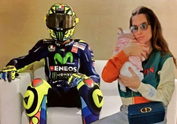 Valentino svela tutti gli aneddoti sul ritiro: &ldquo;Ho guardato la MotoGP con Giulietta in braccio e ho pensato &laquo;che cu*o non essere in pista&hellip;&raquo;&rdquo;