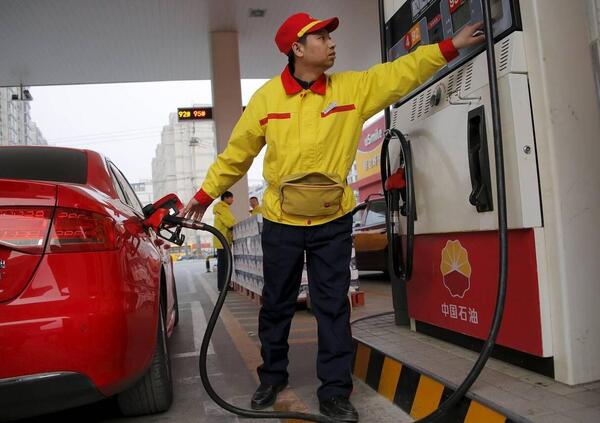 Come mai i prezzi di benzina e diesel sono schizzati anche in Cina?