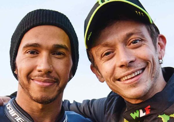 Valentino Rossi sorprende tutti sul futuro di Hamilton: &ldquo;Ho parlato con lui&rdquo;