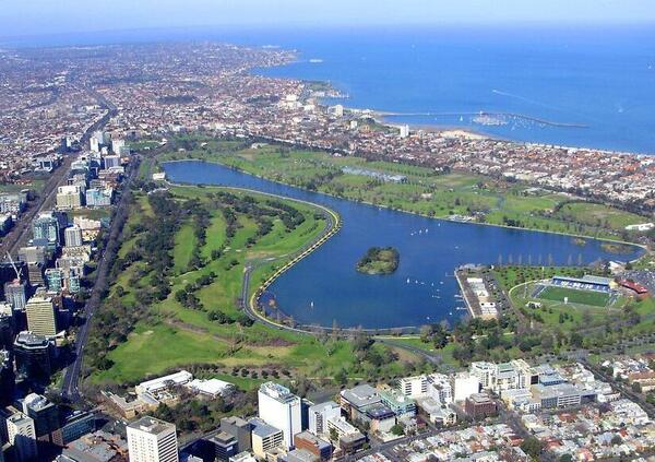 Grande spettacolo a Melbourne: com&rsquo;&egrave; cambiata la pista (con 4 zone Drs)